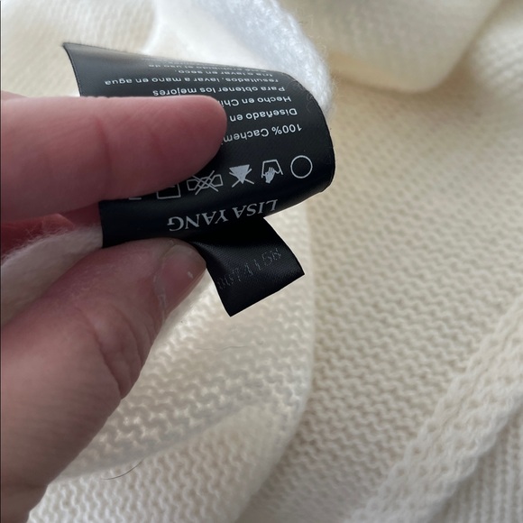 Lisa Yang Oslo Cashmere Scarf - Picture 8 of 8